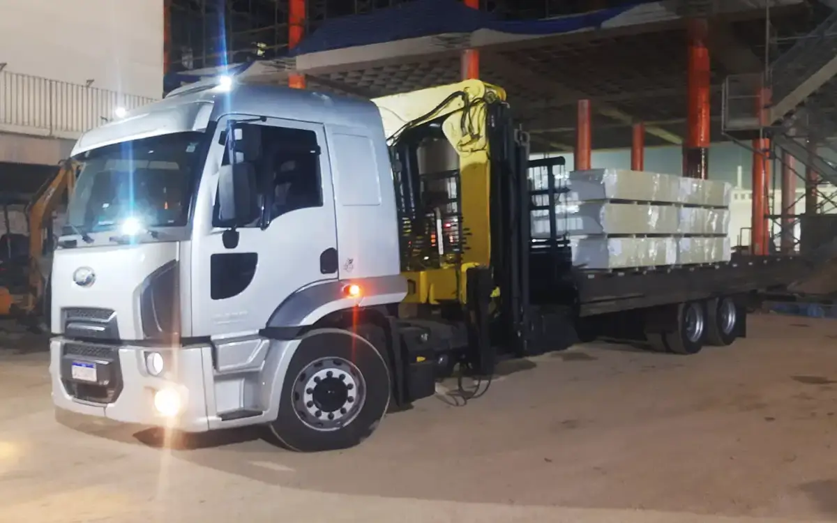 Imagem de Locação de Caminhão Munck 5 Brutus Diesel
