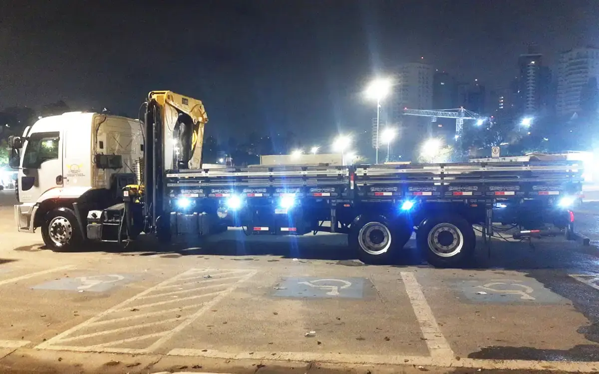 Imagem de Locação de Caminhão Munck 6 Brutus Diesel